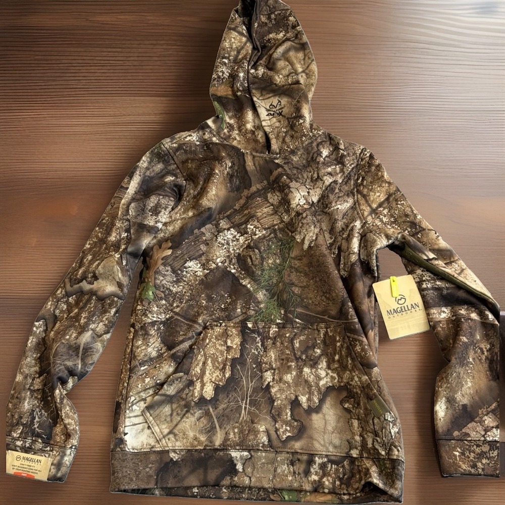 Magellan Camo Hoodie Youth Medium Realtree Max